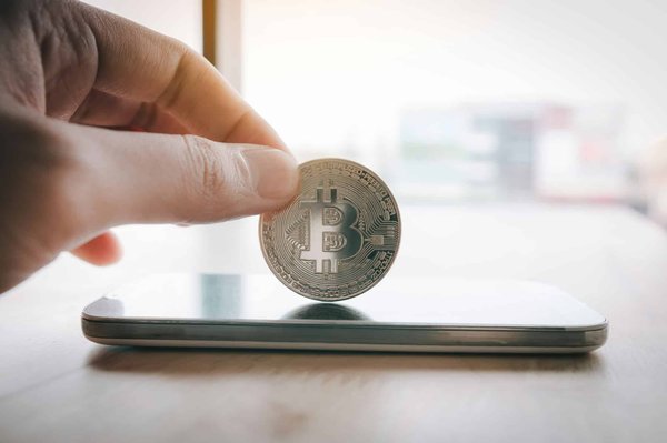 Quel est le contenu d'une formation avancée en cryptographie pour les spécialistes de la sécurité des données ?