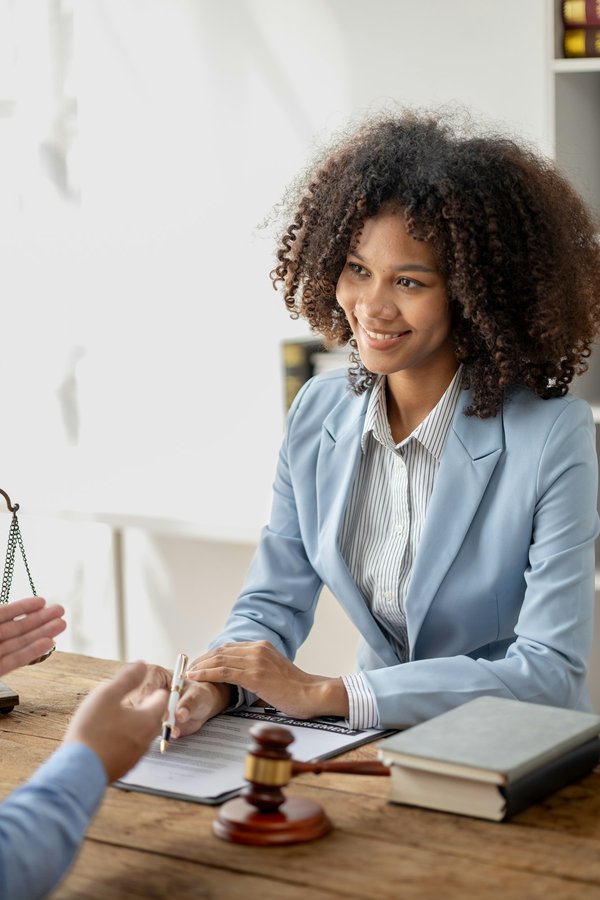 Avocat litige commercial versailles : solutions pour les entreprises