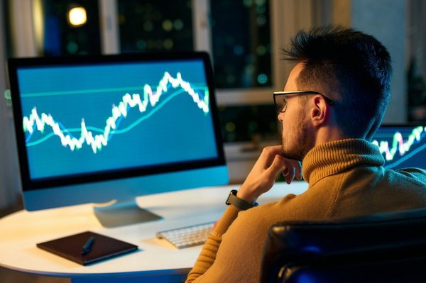 Gmao vs erp : quel système choisir pour optimiser votre entreprise ?